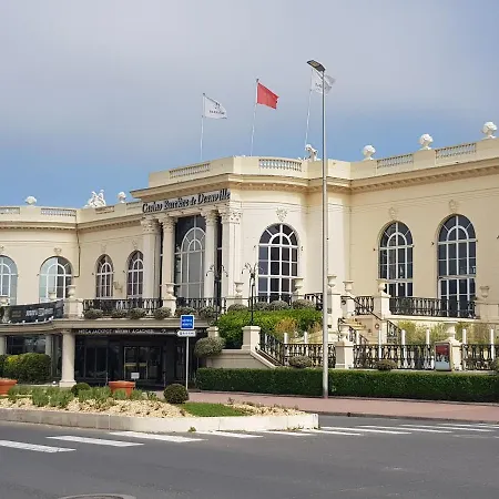 Hyper Centre Довиль